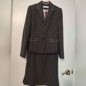 Tahari Arthur S. Levine Skirt Suit Grey Pink Pinstripes & Lining Bows 4